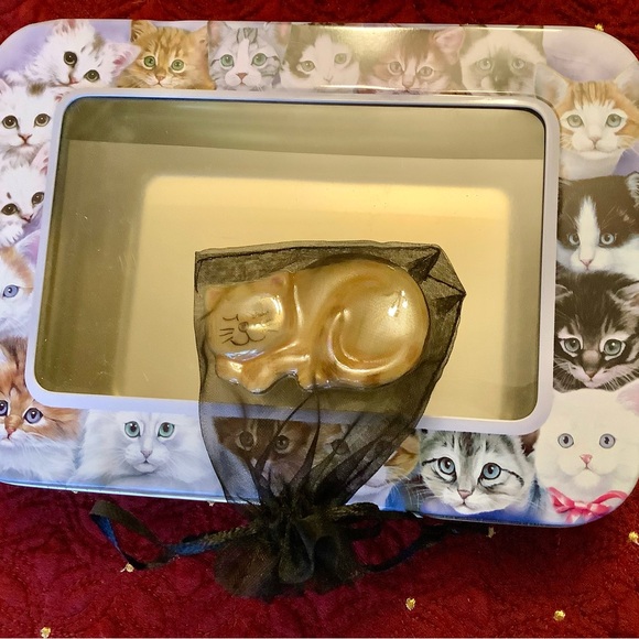Cat lovers tin, and opal ceramic cat pin with gift bag. - Picture 3 of 16